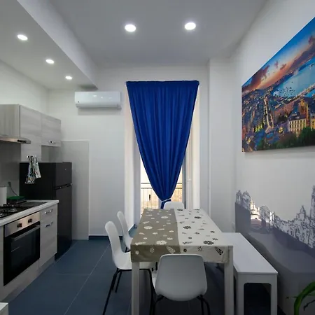 ゲストハウス Knight House ナポリ