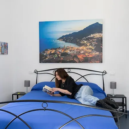 ゲストハウス Knight House ナポリ