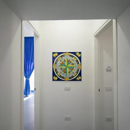 Knight House ゲストハウス ナポリ